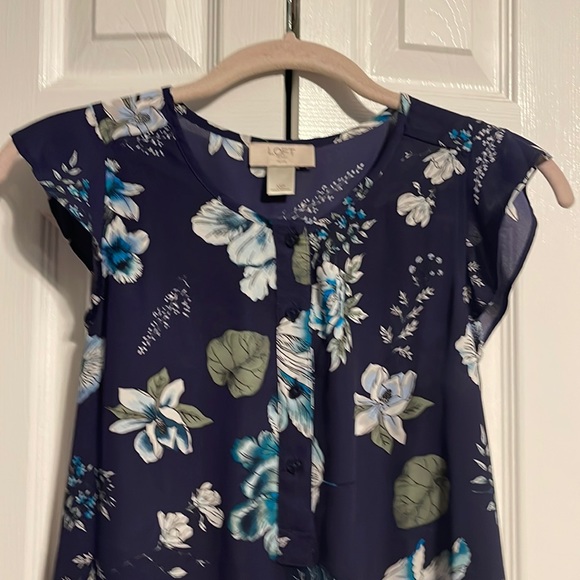 LOFT Tops - NWOT Loft sleeveless shirt with ruffle sleeve caps size XSP